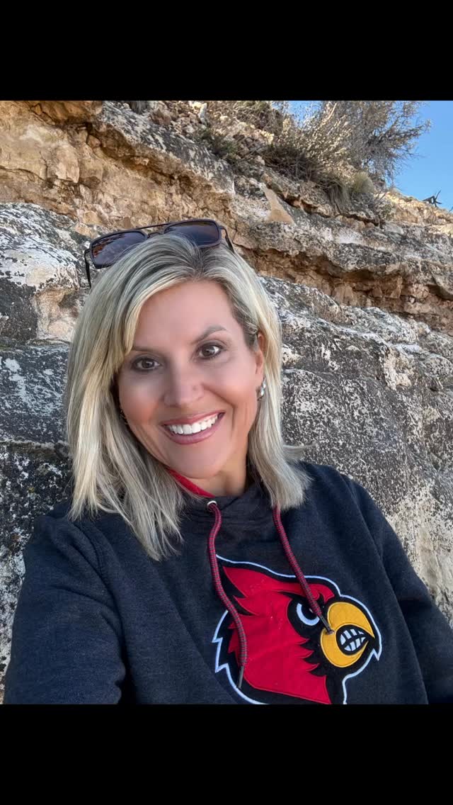 Lunch with a Grand Canyon view today and a little time to reflect. 🏜️

The mountains, the valleys, and what a difference a year can make. The mountaintop experiences come after the valleys.

This past year, I’ve been taking care of ME and making my health & peace a priority. It hasn’t always been easy, but I’m learning to set boundaries, refocus, keep promises to myself &  that I can do hard things. Guess what…you can, too!

A healthier version of you is worth showing up for:: for YOU, your family, and all the reasons that matter most to you. 💕

One day at a time, my friends. Keep going!!
#youmatter #healthjourney #keepgoing #youcandohardthings #grandcanyon